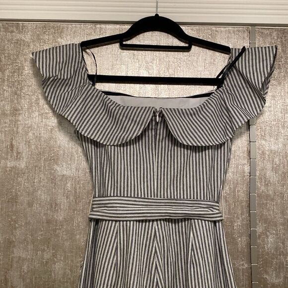 BCBGeneration Black and White off shoulder Jumpsuit, US0 - Picture 7 of 11